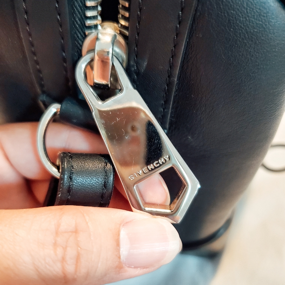 Givenchy Medium Lucrezia Bag: Rebel Yelp - Picture 9 of 11